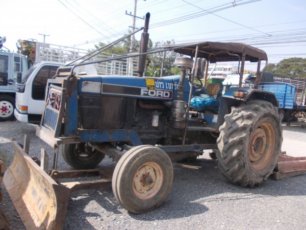 ขายรถไถ FORD 6640 แท้ เพลาเดียว พร้อมเล่มทะเบียน เจ้าของเดียว...