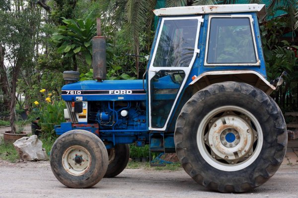 ขายรถไถ FORD (ฟอร์ต) 7610 เพลาเดียว เสื้อลาย มีเทอร์โบ สนใจติดต่อ 086-775-7900...
