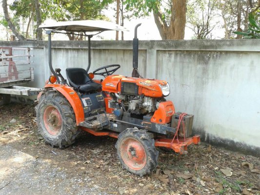 ขายรถไถส้ม KRT 140สภาพพร้อมใช้งาน อุปกรณ์ครบ เครื่องดี...