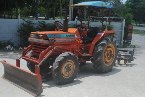 ขายรถไถ Kubota L1- 265 (4WD) พร้อมดันหน้าและผาน5 สภาพเดิมๆพร้อมใช้งาน...