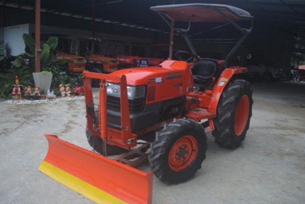 ขายรถไถ Kubota L 3408 (4WD) พร้อมดันหน้าตราช้าง และผานพรวน สีเดิมครับ...