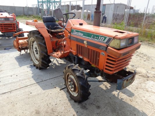 ขายรถไถนา  KOBOTAพร้อมสาลี่ (4 WD)นำเข้าจะมาถึง30/7/57...