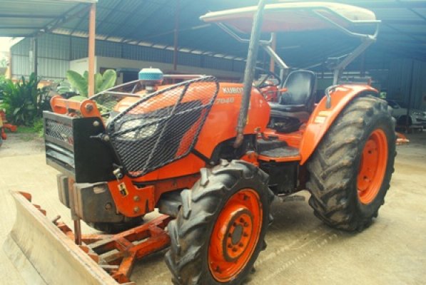 ขายรถไถ Kubota M7040 (4WD) พร้อมดันหน้าและผาน3 สีเดิม เครื่องนิ่มๆครับ...