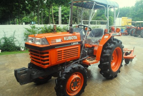 ขายรถไถ Kubota L 2605 (4WD) พร้อมผานหลัง เครื่องดีพร้อมใช้งานครับ...