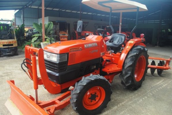 ขายรถไถ Kubota L 3408 (4WD) พร้อมมีดดันหน้าและผานพรวน สภาพพร้อมใช้งานครับ...