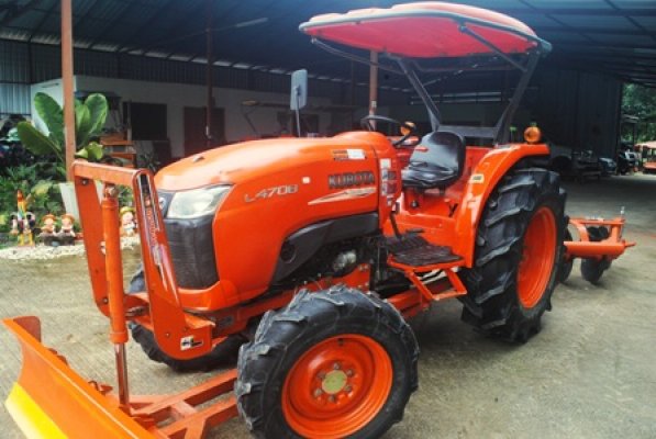 ขายรถไถ Kubota L 4708 (4WD) พร้อมดันหน้าและผาน5 ตราช้าง รถไร่ สีเดิม เครื่องแน่นๆ...