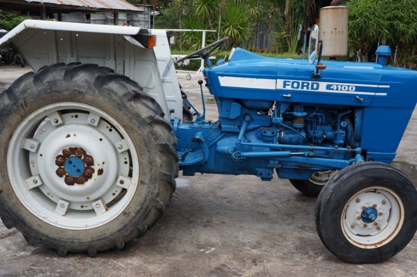 ขายรถไถFORD4100 ผ่านการใช้งานมาน้อย...