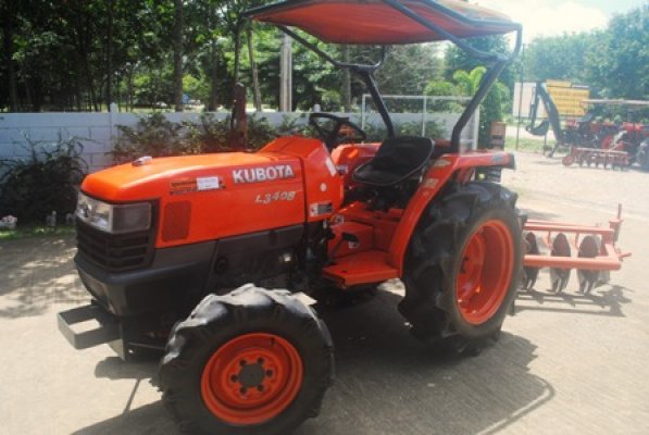 ขายรถไถ Kubota L 3408 (4WD) พร้อมอุปกรณ์ต่อพ่วงหลัง จะเอาผานพรวนหรือโรตารีก็ได้ครับ...