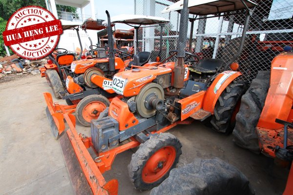 AUC 7 Code 025 แทรกเตอร์ KUBOTA KRT140 ราคา เริ่มต้นการประมูล 80,000 บาท...