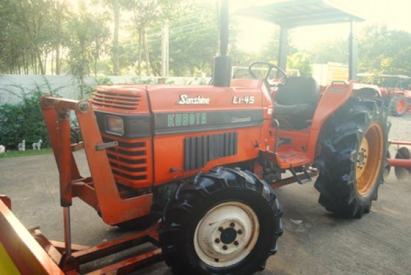 ขายรถไถ Kubota L1-45(4WD) พร้อมดันหน้า,ผานหลัง พร้อมใช้งาน...