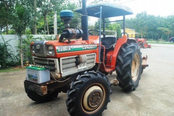 ขายรถไถ Kubota L2402DT  รถ2เพลา พร้อมใช้งานครับ...