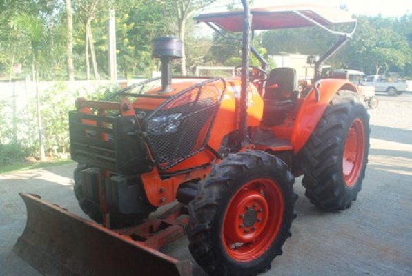 ขายรถไถ Kubota M7040 (4WD) พร้อมดันหน้า สีเดิม รถพร้อมใช้งานครับ...