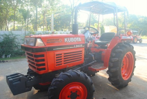 ขายรถไถ Kubota L 2605 (4WD) พร้อมผานหลัง เครื่องดีพร้อมใช้งานครับ...