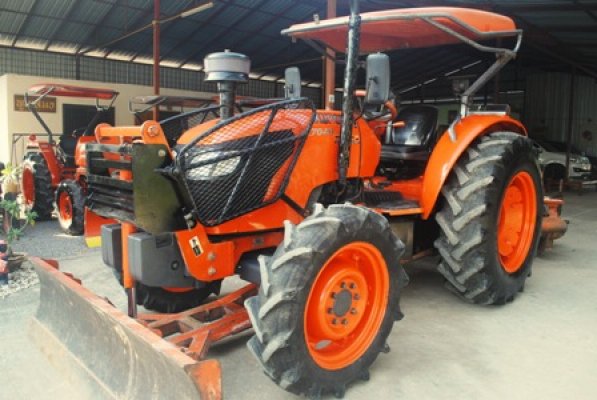 ขายรถไถ Kubota M7040 (4WD) พร้อมดันหน้า+ผานพรวนCMT รถพร้อมใช้งานครับ...