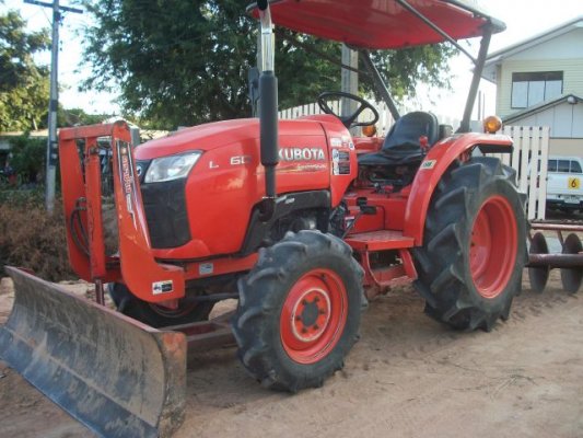 ขายรถไถ Kubota L 3608 (4WD) พร้อมดันหน้าและผานพรวนตราช้าง เครื่องแน่นๆ ราคาต่อรองได้...