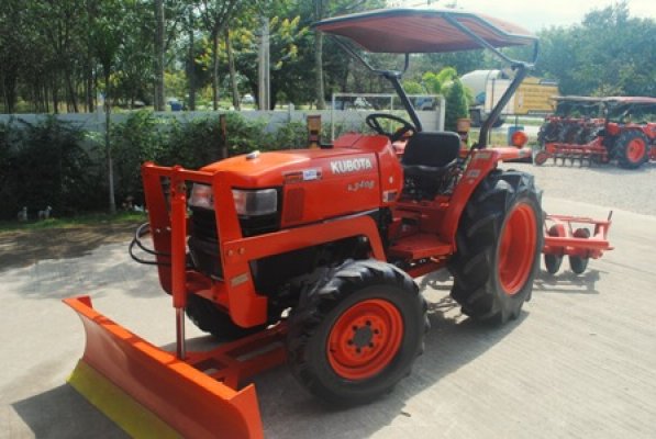ขายรถไถ Kubota L 3408 (4WD) พร้อมมีดดันหน้าและผานพรวน สภาพพร้อมใช้งานครับ...