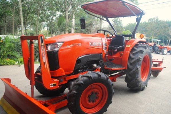 ขายรถไถ Kubota L 4708 (4WD) พร้อมดันหน้าและผานพรวนตราช้าง เครื่องแน่นๆ...