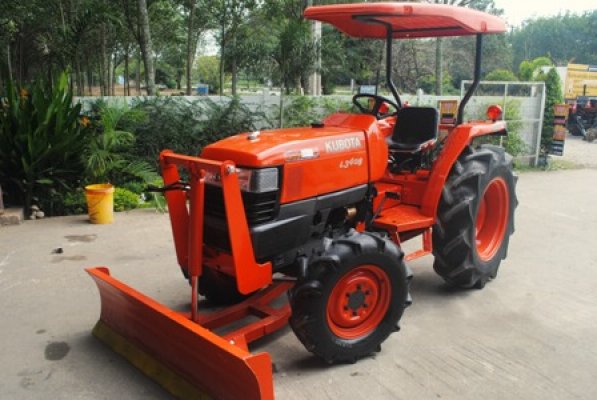 ขายรถไถ Kubota L 3408 (4WD) พร้อมมีดดันหน้าและผานพรวนช้าง สภาพพร้อมใช้งานครับ...