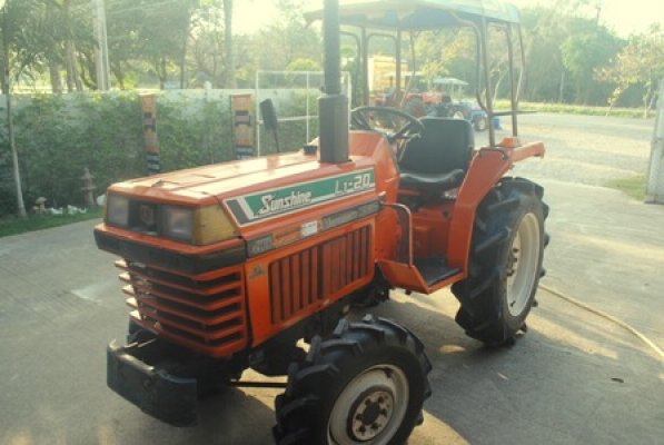 ขายรถไถ Kubota L1-20(4WD) พร้อมผานพรวน รถ2เพลา พร้อมใช้งานครับ...