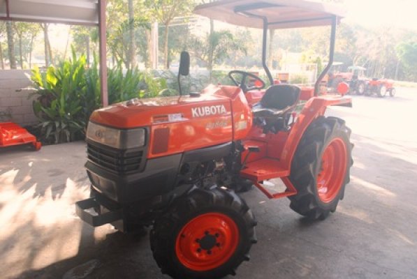 ขายรถไถ Kubota L 2808 (4WD) พร้อมผานพรวน รถพร้อมใช้งานครับ...