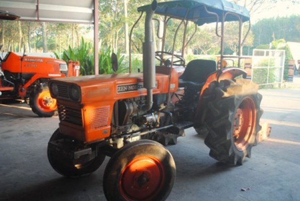 ขายรถไถ Kubota L2200 พร้อมเครื่องตัดหญ้า เครื่องดี พร้อมใช้งานครับ...