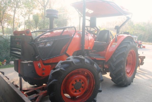ขายรถไถ Kubota M7040 (4WD) พร้อมดันหน้า+ผานพรวนช้าง สีเดิม เครื่องแน่น รถพร้อมใช้งานครับ...