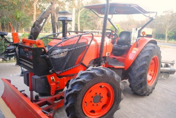 ขายรถไถ Kubota M7040 (4WD) พร้อมดันหน้า+ผานพรวนCMT รถพร้อมใช้งานครับ...