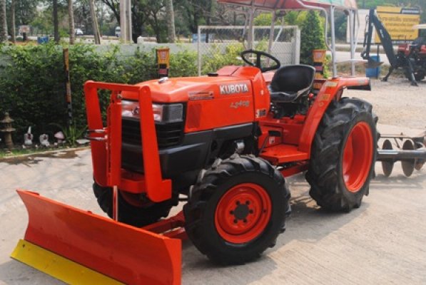 ขายรถไถ Kubota L 3408 (4WD) พร้อมมีดดันหน้าและผานพรวนLCS สภาพพร้อมใช้งานครับ...