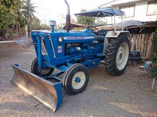 ขายรถไถ FORD 5000 พร้อม ผานดันหน้า + ผาน 3 และ เครื่องคีบอ้อย ของ KT...