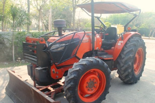 ขายรถไถ Kubota M7040 (4WD) พร้อมดันหน้า+ผานบุกเบิกช้าง รถพร้อมใช้งานครับ...