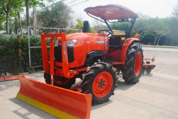ขายรถไถ Kubota L 4708 (4WD) พร้อมดันหน้าและผานพรวนHUI เครื่องแน่นๆ...