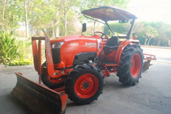 ขายรถไถ Kubota L 4708 (4WD) พร้อมดันหน้าและผานบุกเบิกช้างI รถไร่ สีเดิม 560ชั่วโมง...