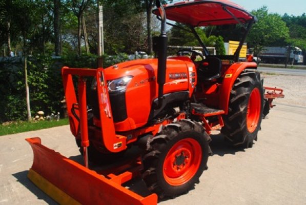 ขายรถไถ Kubota L 4708 (4WD) พร้อมดันหน้าและผานบุกเบิกช้าง รถเดิมๆ 610ชั่วโมง...