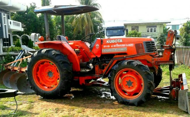 ขายรถไถKUBOTA M5000 สภาพสวยเดิมบาง เครื่องดี ระบบเกียร์ดี ระบบไฮโดลิคดี สีเดิม พร้อมใช้งาน เล่มทะเบียนพร้อมโอน สนใจโทร 090-8588220คุณนะ 093-3258446คุณ...