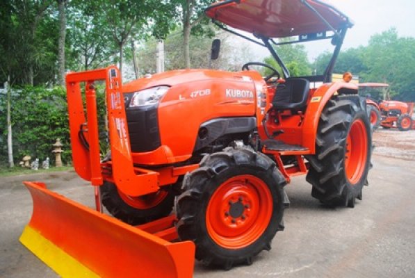 ขายรถไถ Kubota L4708(4WD) พร้อมใบดันและผานพรวนช้างเบิกใหม่ รถไร่ เก็บงานสวยๆ พร้อมใช้งาน...