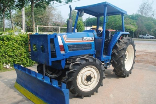 ขายรถไถ ISEKI (4WD) ขนาด 45 แรง พร้อมใบมีดหน้า รถพร้อมใช้งาน...