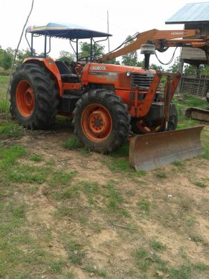 ขายรถไถKUBOTA 95แรง อุปกรณ์ดันหน้า-ผานหลัง ขับเคลื่อน4ล้อ 4x4 เครื่องดี ช่วงล่างดี ทำงานขยัน แรงดี สภาพพร้อมใช้งาน เล่มทะเบียนพร้อมโอน สนใจโทร 090-858...