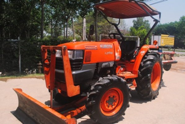 ขายรถไถ Kubota L 3408 (4WD) พร้อมมีดดันหน้า และผานพรวน สีเดิม รถพร้อมใช้งานครับ...