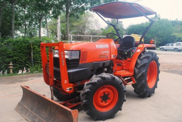 ขายรถไถ Kubota L 3408 (4WD) พร้อมมีดดันหน้า และผานพรวน รถพร้อมใช้งานครับ...