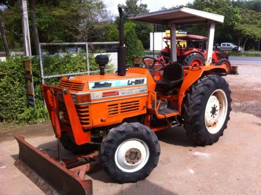 ขายรถไถ Kubota L1- 345 (4WD) พร้อมมีดดันหน้า รถพร้อมใช้งานครับ...