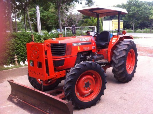 ขายรถไถ Kubota M5000 SU(4WD) พร้อมดันหน้า+ผานพรวน รถบ้าน เดิมๆ พร้อมใช้งานครับ...