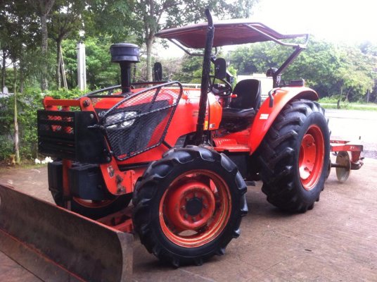 ขายรถไถ Kubota M7040 (4WD) พร้อมดันหน้า+ผานพรวนช้าง รถบ้าน เดิมๆ พร้อมใช้งานครับ...