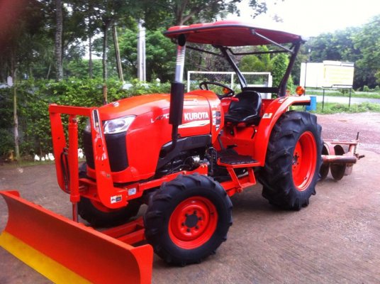 ขายรถไถ Kubota L4708(4WD) พร้อมใบมีดและผานพรวนช้างDH246 พร้อมใช้งาน...