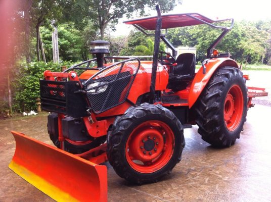 ขายรถไถ Kubota M7040 (4WD) พร้อมดันหน้า+ผานบุกเบิกช้างDP263J รถสวย พร้อมใช้งานครับ...