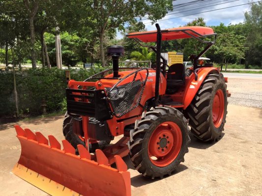 ขายรถไถ Kubota M7040 (4WD) พร้อมดันหน้า ผานบุกเบิกช้าง รถพร้อมใช้งานครับ...