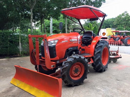 ขายรถไถ Kubota L3608(4WD) พร้อมใบมีดและผานพรวนช้าง รถ800ชั่วโมง พร้อมใช้งาน...