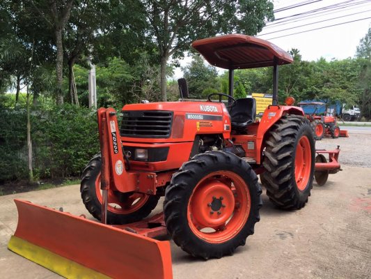 ขายรถไถ Kubota M5000 SU(4WD) พร้อมใบมีดและผานพรวน รถไร่ สีเดิม พร้อมใช้งาน...