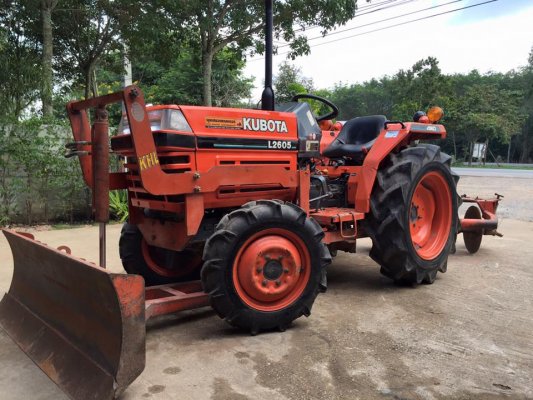 ขายรถไถ Kubota L2605 (4WD) รถ2เพลา พร้อมใบมีดและผานพรวน รถพร้อมใช้งาน...