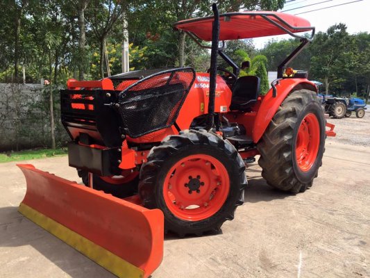ขายรถไถ Kubota M6040SU (4WD) พร้อมดันหน้า ผานบุกเบิกช้าง รถสวย เครื่องดี พร้อมใช้งานครับ...
