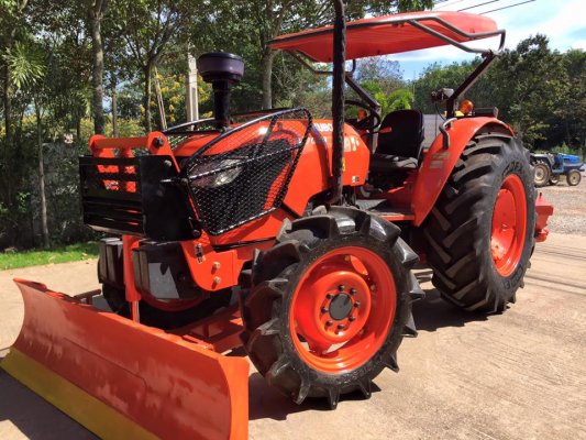 ขายรถไถ Kubota M7040 (4WD) พร้อมดันหน้า ผานพรวนช้าง รถสวย พร้อมใช้งานครับ...